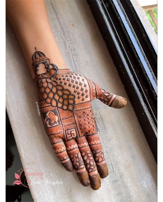 Neat Border And Filigree Featuring Front Hand Mehndi Design